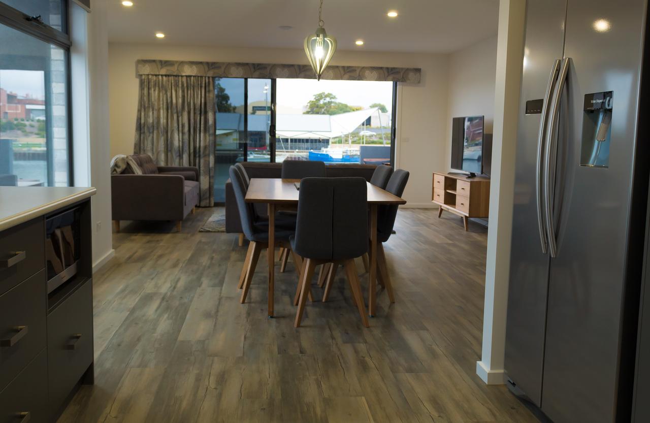 Ulverstone Waterfront Apartments Экстерьер фото