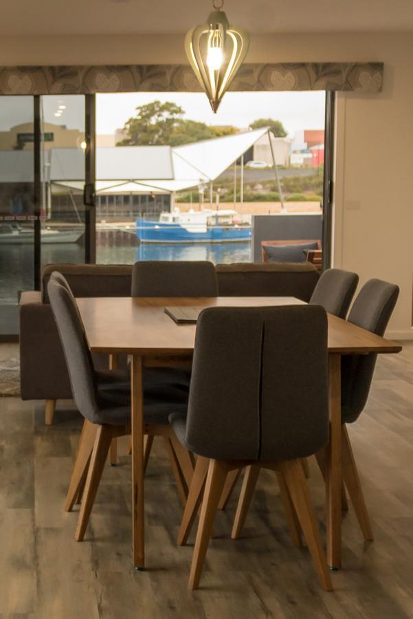 Ulverstone Waterfront Apartments Экстерьер фото